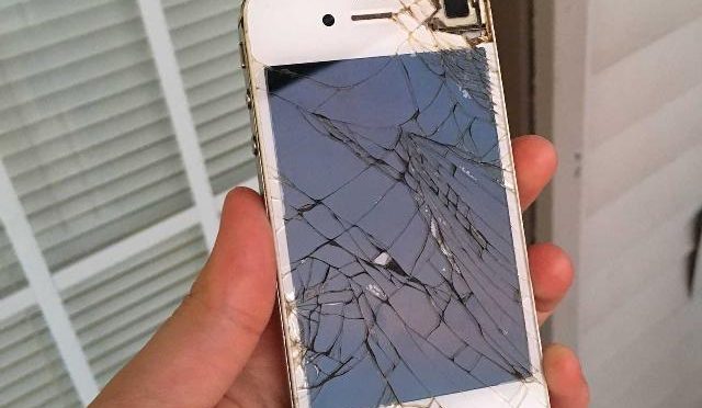 iPhone 4 & 4S Screen Repair Expert Brisbane | Yorit Solutions