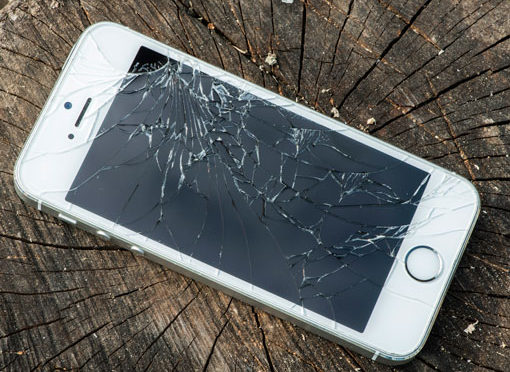 Should You Always Choose An iPhone Service Center to Get the Issues with Your Broken iPhone Fixed?