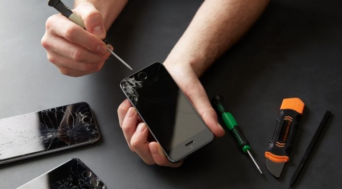iPhone screen repair through an expert